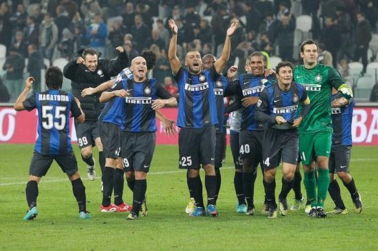 哈维-西蒙斯在切尔西官宣哈托评论区留言：我宝❤️