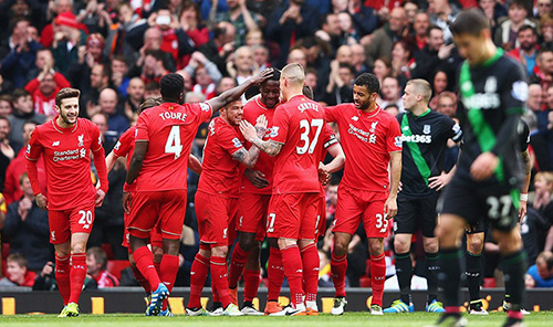 球星压哨三分把比赛送进加时（巨星压哨三分扳平，比赛拖入加时）