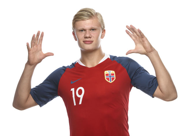 2025／26赛季英超：半个赛季过去了，今夏从德甲转战英超的三位高中锋谁表现最好（英超2025／26半程观察：今夏自德甲来投的三位高中锋谁最抢眼）