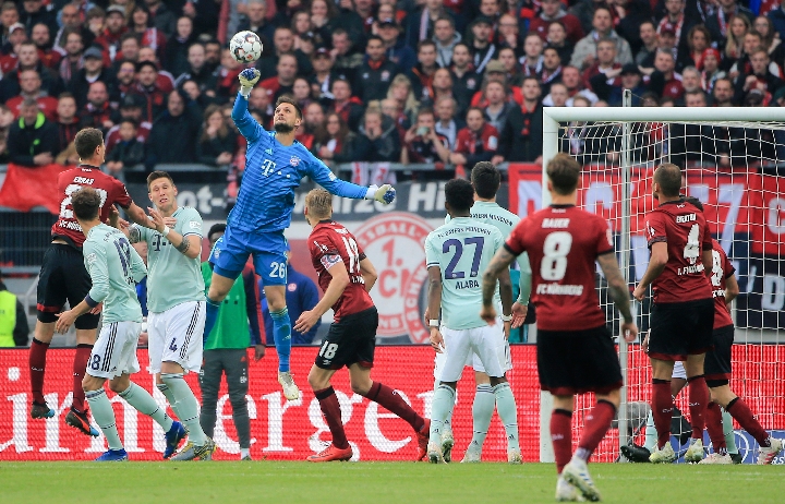 媒体人：阿奇姆彭很职业、不惹事，配得上在中超挣得每一分钱