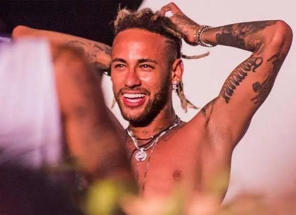 梅西在世界杯踢欧洲球队6进球6助攻！C罗踢南美是0进球0助攻！