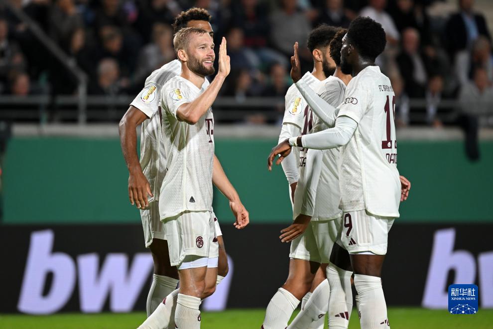 足球曝英超豪门盯上天才中卫，报价或破纪录（英超豪门相中天才中卫，转会报价或创纪录）