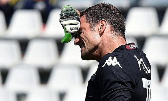 成都蓉城教练组现场观战中韩战，徐正源、金亨镒在场