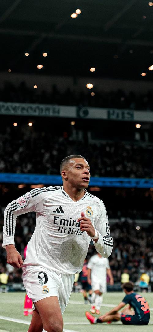 爱尔兰主帅：C罗只是一时冲动；球迷营造了难以置信的氛围（爱尔兰主帅谈C罗：仅属一时冲动，盛赞球迷营造不可思议氛围）