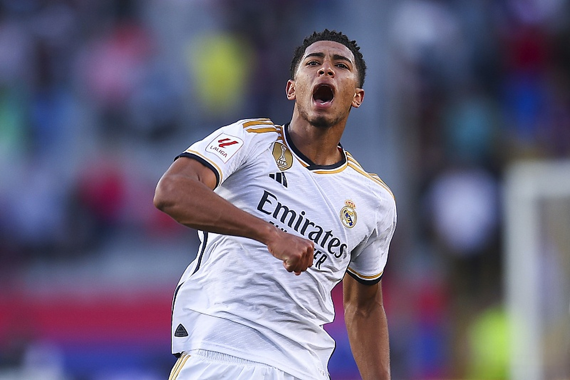 镜报：曼联100英镑开放球迷参观卡灵顿新基地，可进入更衣室（镜报：曼联开放卡灵顿新基地参观，票价100英镑，球迷可进更衣室）