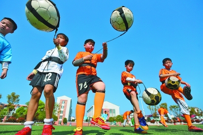 湖人vs鹈鹕前瞻：鹈鹕状态低迷，湖人主场剑指7连胜（湖人迎战鹈鹕前瞻：鹈鹕近况不佳，湖人主场冲击七连胜）