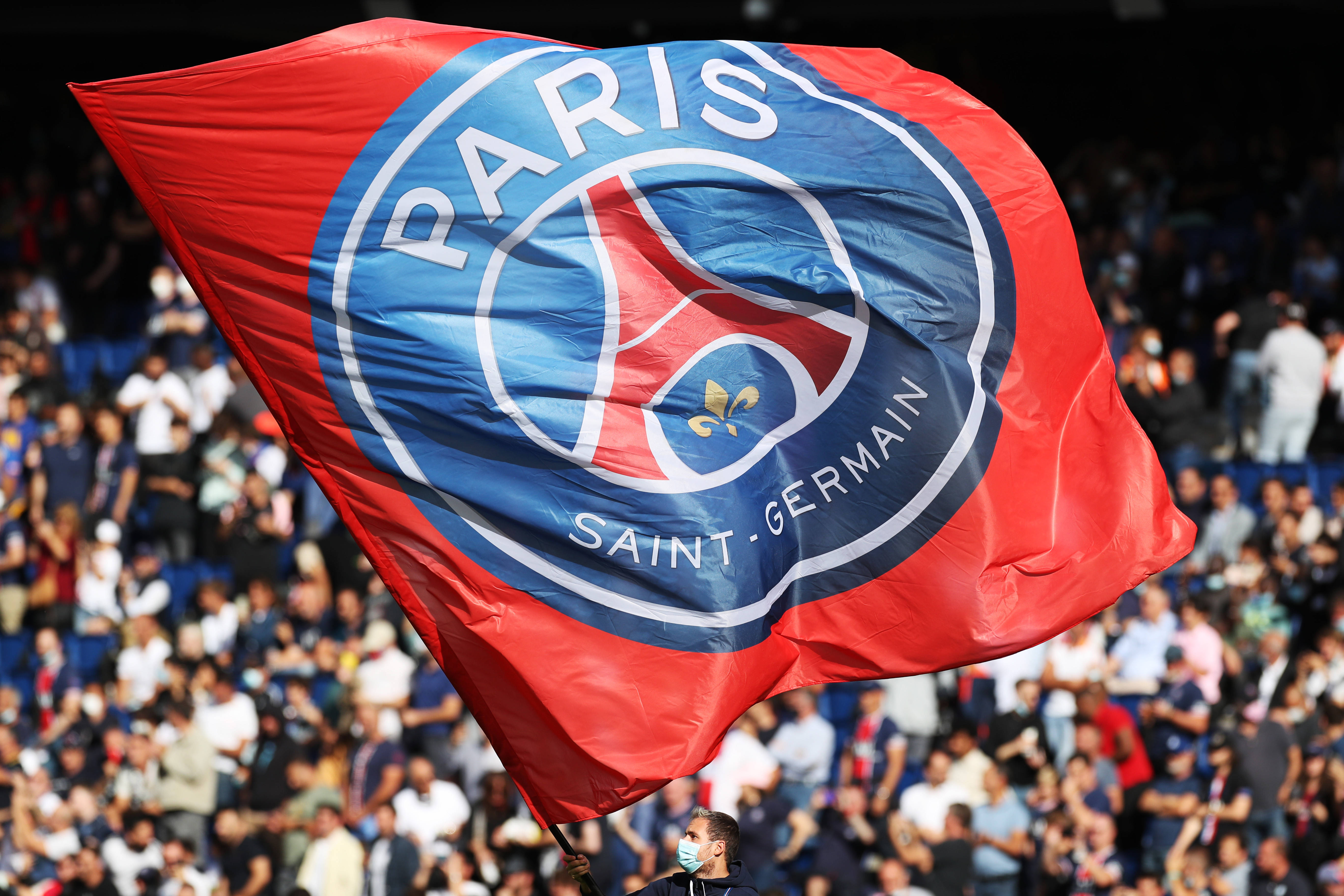 黄蜂官方：三球左脚踝酸痛，本场比赛不会回归（黄蜂官宣：拉梅洛-鲍尔左脚踝酸痛，本场余下时间缺阵）