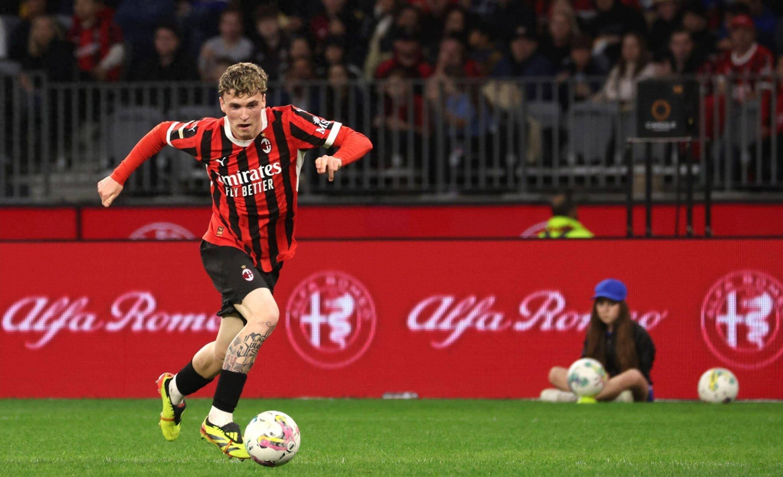 拓记：克林根争抢篮板后一瘸一拐走向替补席，赛前左小腿就有挫伤（拓记：克林根抢板后跛行回替补席，赛前左小腿已有挫伤）