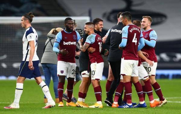 詹姆斯篮下强打稳定胜局