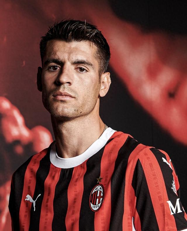 体育报：莱万5场进1球 巴萨管理认为应引进新中锋（体育报：莱万近5战仅1球 巴萨高层考虑引进新中锋）