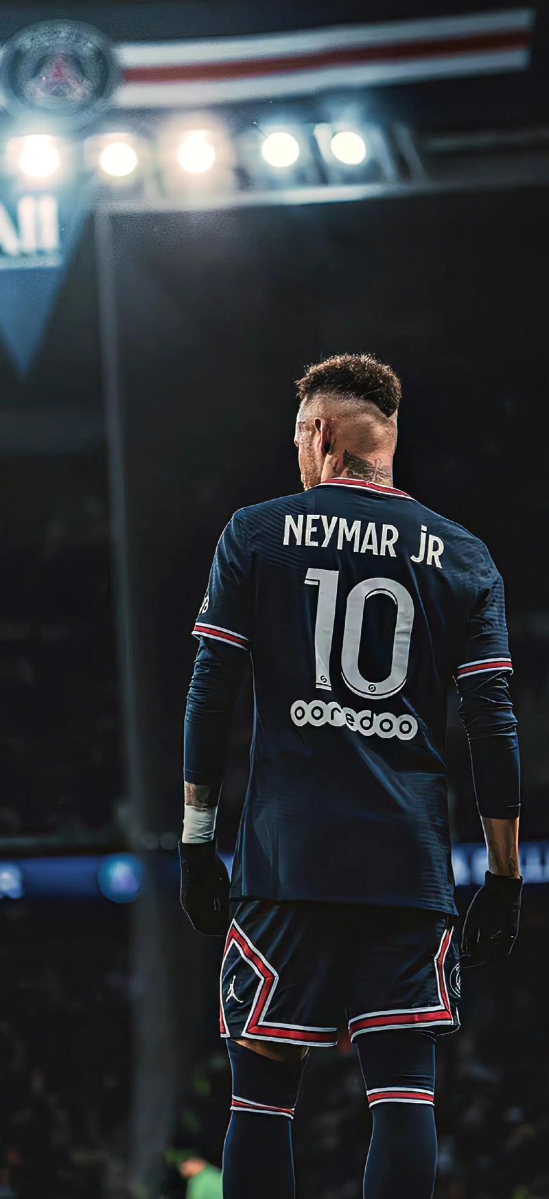 都体：弗拉霍维奇可能缺席尤文20场比赛，包括多场关键战役（都体：弗拉霍维奇恐缺席尤文20场，多场重磅对决难出战）