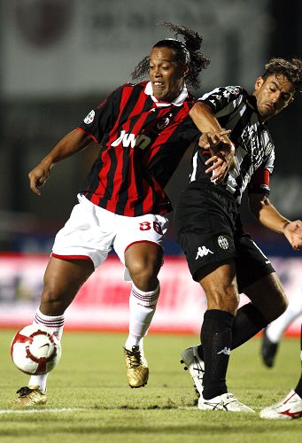 半场战报：皇家社会1-0赫罗纳，贡萨洛-格德斯破门（半场战况：贡萨洛-格德斯破门，皇家社会暂1-0领先赫罗纳）