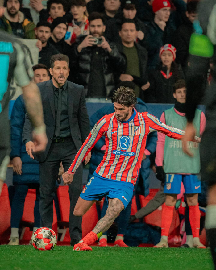 真任骏飞接班人！广东新星两战打服球迷 杜锋新赛季必重用（广东新星两战征服球迷，任骏飞接班人浮出水面，杜锋新季必重用）