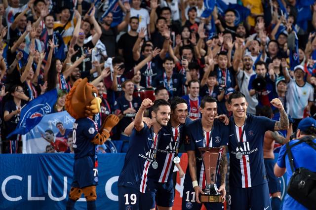 队记：斯玛特因背部伤势，将缺席今天对阵独行侠的比赛（队记者称斯玛特背伤将缺席今日战独行侠）