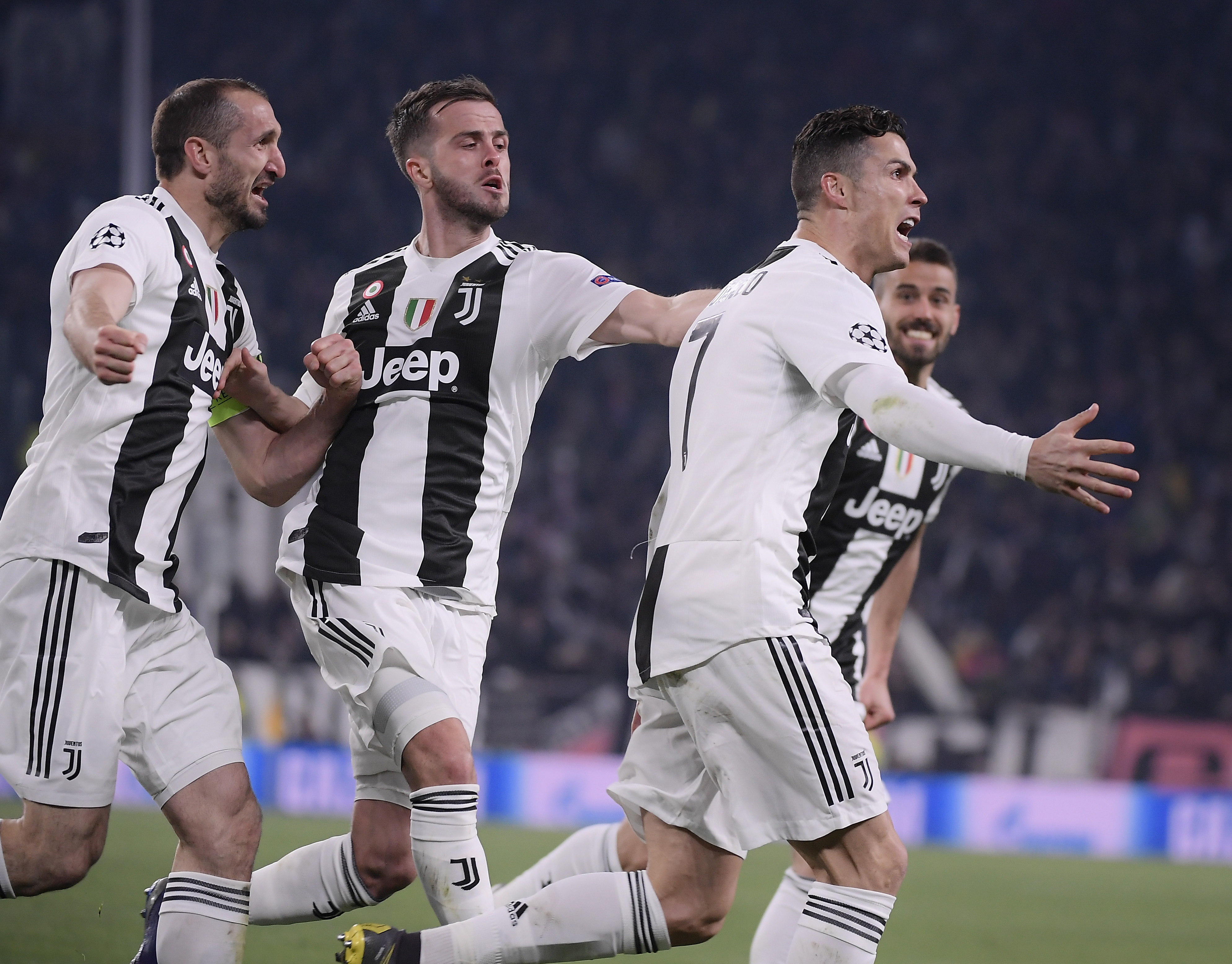 下半场手感不佳！吉迪全场13中7，得到17分11板7助（下半场手感下滑，吉迪全场13投7中，贡献17分11板7助）