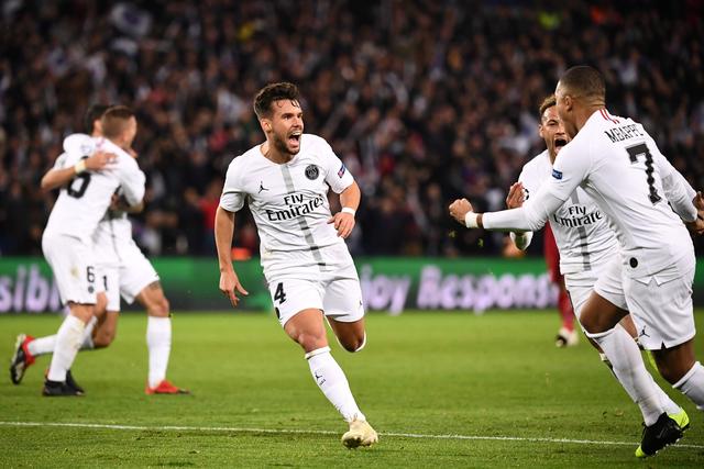 24岁巴西新神锋15轮11球！他竟从工地踢到英超，正与哈兰德争金靴（24岁巴西锋霸15场11球：从工地逆袭英超，如今与哈兰德竞逐金靴）